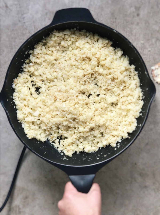 Falso arroz de coliflor: una alternativa saludable y deliciosa